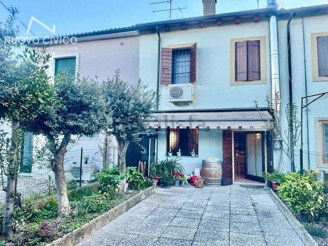 Villetta a schiera in vendita di 160 m² in Via Madonna di Campagna