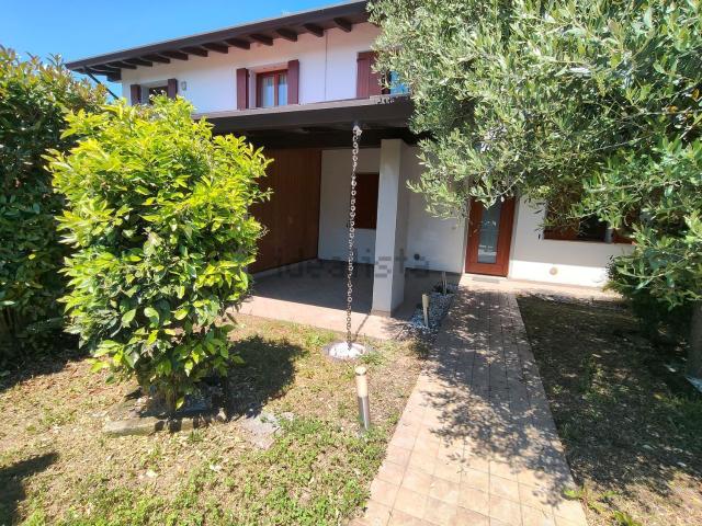 Villetta a schiera in vendita di 160 m² in Via Ronchis