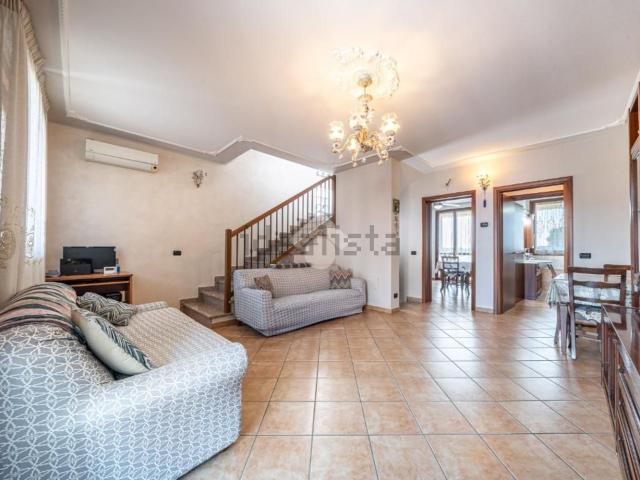 Villetta a schiera in vendita di 160 m² in Via Canale Carpi, 36