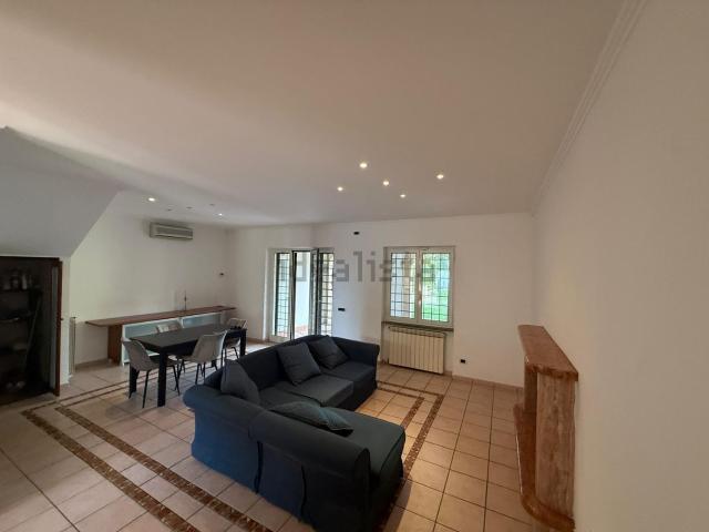 Villetta a schiera in vendita di 160 m² in Viale Fregene