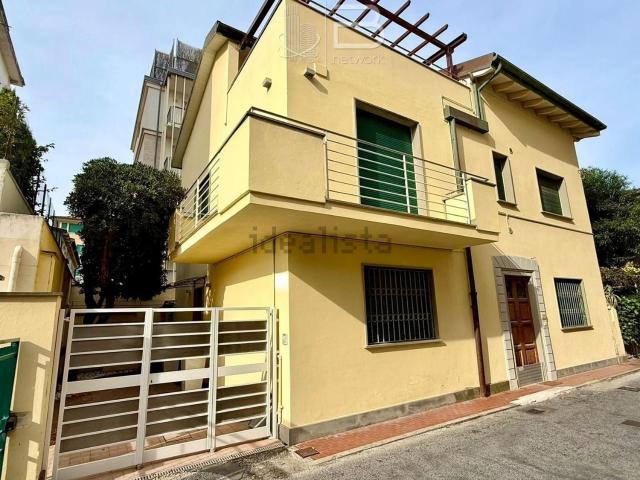 Villetta a schiera in vendita di 160 m² in Viale Michelangelo Buonarroti, 534