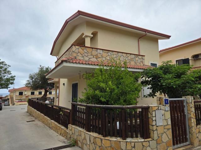Villetta a schiera in vendita di 160 m² in Contrada Calabro, 5