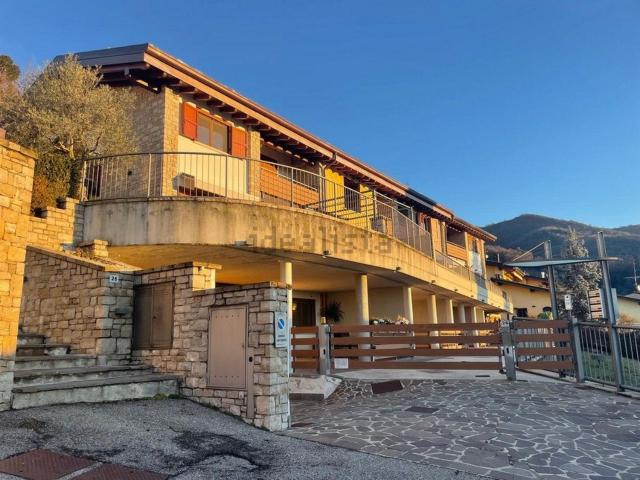 Villetta a schiera in vendita di 161 m² in Via Filippo Lussana