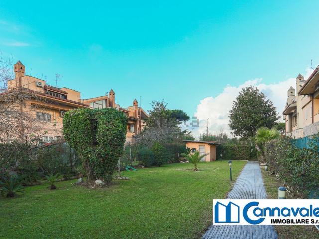 Villetta a schiera in vendita di 162 m² in Via Cratilo di Atene