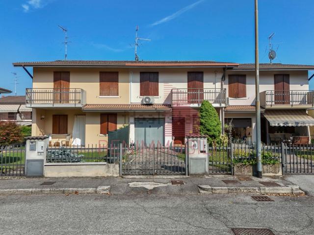 Villetta a schiera in vendita di 162 m² in Via Grazia Deledda, 19