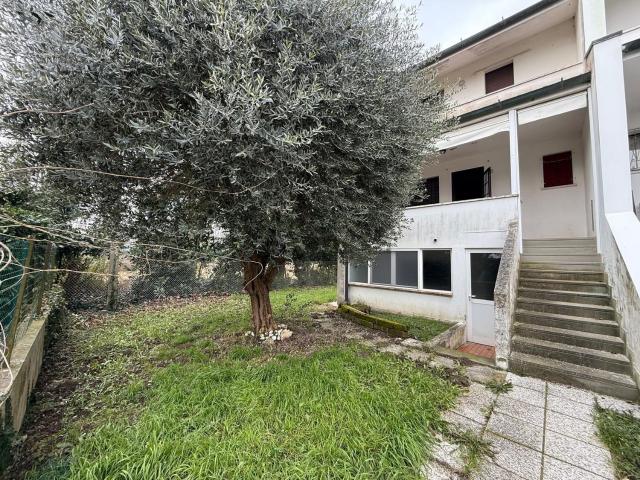 Villetta a schiera in vendita di 162 m² in Via del Mare, 83