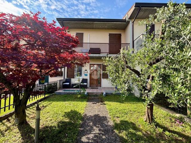 Villetta a schiera in vendita di 163 m² in Via Grazia Deledda