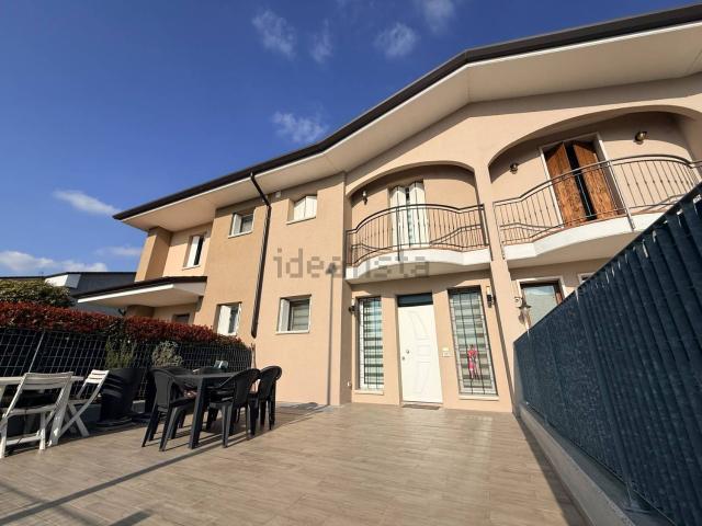 Villetta a schiera in vendita di 163 m² in Via della Sorgente, 140