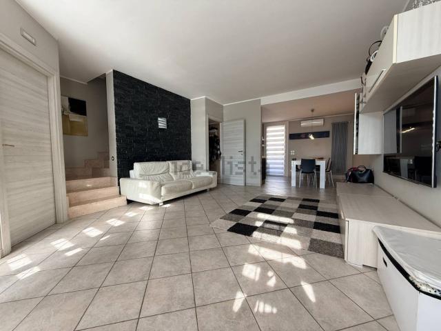 Villetta a schiera in vendita di 163 m² in Via della Sorgente, 140
