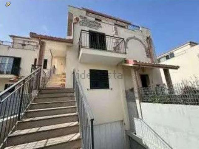 Villetta a schiera in vendita di 164 m² in Via Generale Carlo Alberto Dalla Chiesa