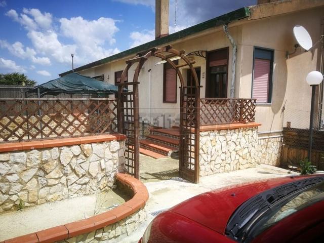 Villetta a schiera in vendita di 164 m² in Via Nino Savarese