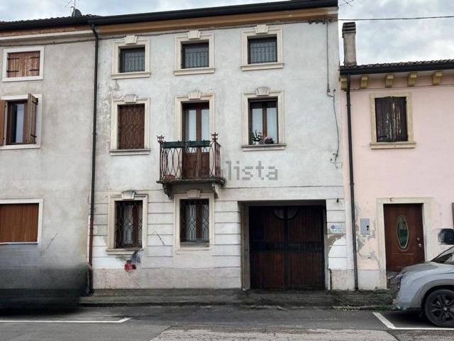 Villetta a schiera in vendita di 165 m² in Via Altichiero da Zevio
