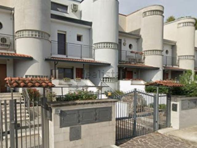 Villetta a schiera in vendita di 165 m² in Via Generale Carlo Alberto dalla Chiesa, 24