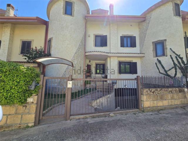 Villetta a schiera in vendita di 165 m² in Via San Pio da Pietrelcina
