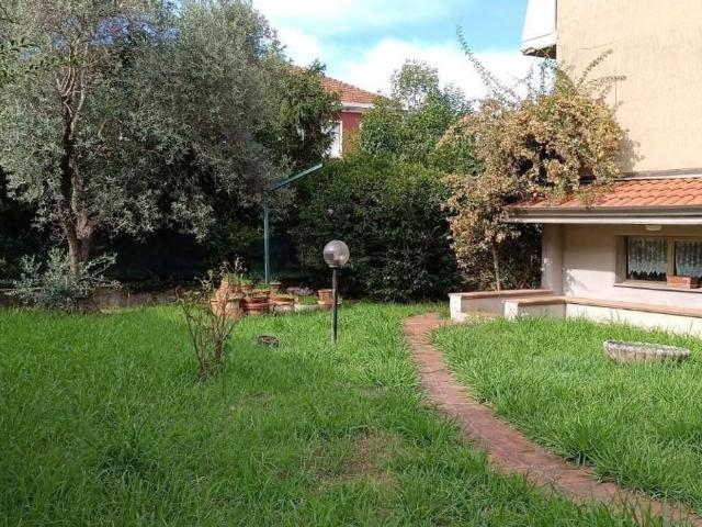 Villetta a schiera in vendita di 165 m² in Via Provinciale Avenza Sarzana, 54033