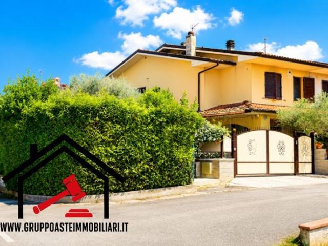 Villetta a schiera in vendita di 166 m² in Via Raffaello Orlandini