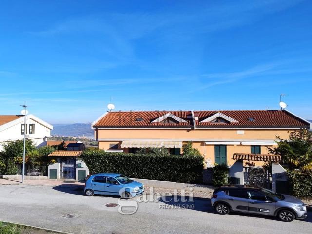 Villetta a schiera in vendita di 166 m² in Via Raffaello
