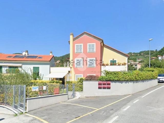 Villetta a schiera in vendita di 168 m² in Via Achille Grandi