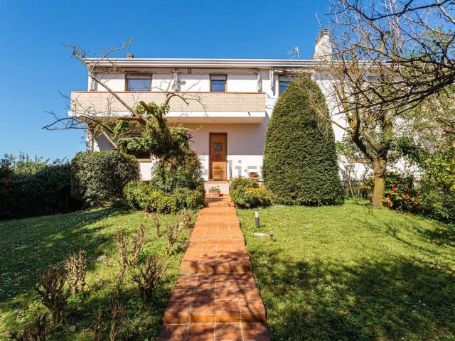 Villetta a schiera in vendita di 168 m² in Via dei Ciliegi, 16