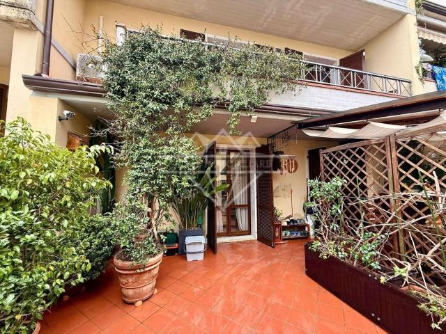 Villetta a schiera in vendita di 168 m² in Via Perla