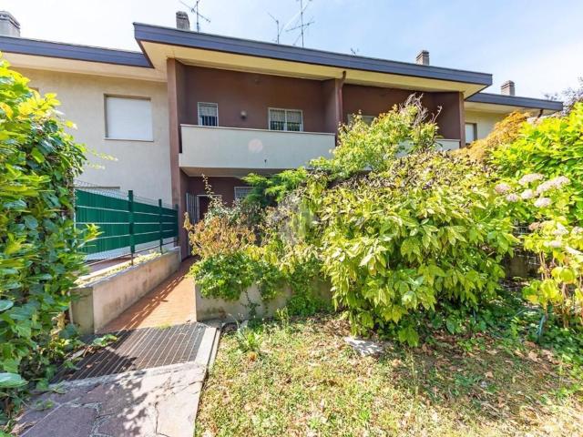 Villetta a schiera in vendita di 168 m² in Viale dei Tigli, 25