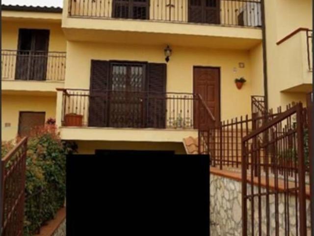 Villetta a schiera in vendita di 169 m² in Via G. Malagodi