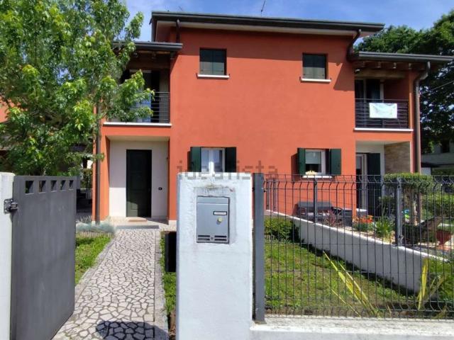 Villetta a schiera in vendita di 169 m² in Via Fontanelle, 5