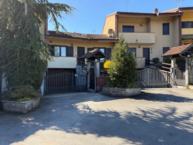 Villetta a schiera in vendita di 170 m² in Via Aldo Moro, 8