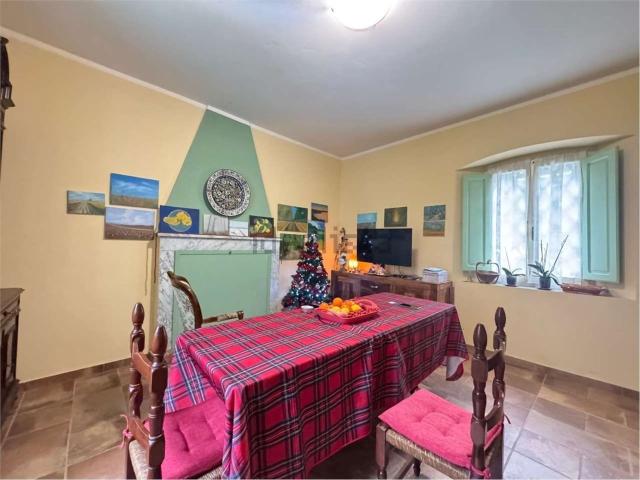 Villetta a schiera in vendita di 170 m² in Via Bassa Tambura
