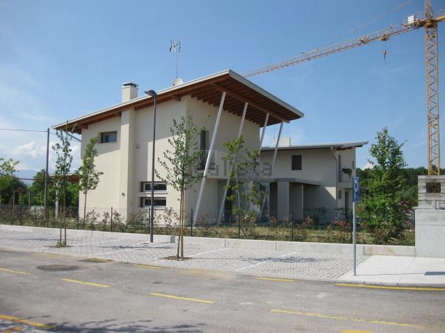 Villetta a schiera in vendita di 170 m² in Via Bassi