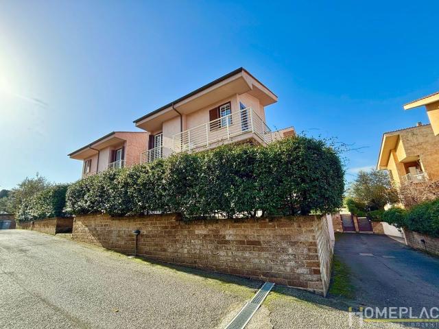 Villetta a schiera in vendita di 170 m² in Via del Frantoio Romano, 115