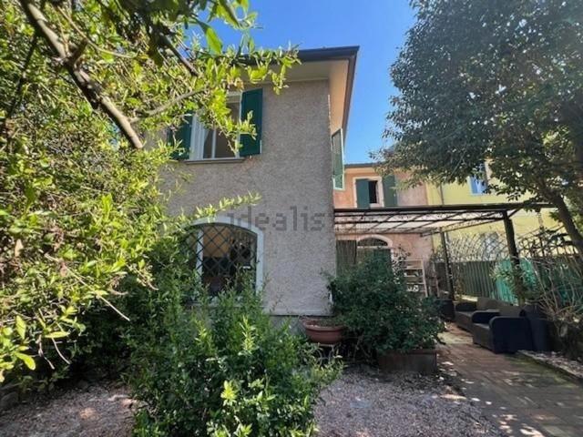 Villetta a schiera in vendita di 170 m² in Via dell&apos Acqua