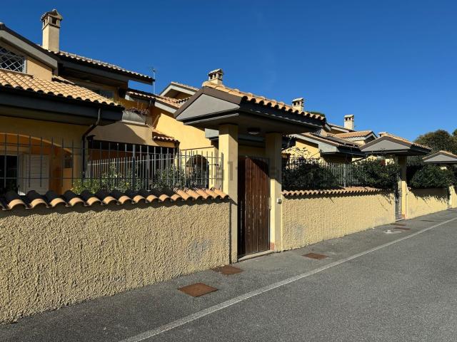 Villetta a schiera in vendita di 170 m² in Via di Marino Campagna