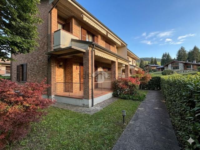 Villetta a schiera in vendita di 170 m² in Via Montepelato Nord, 70