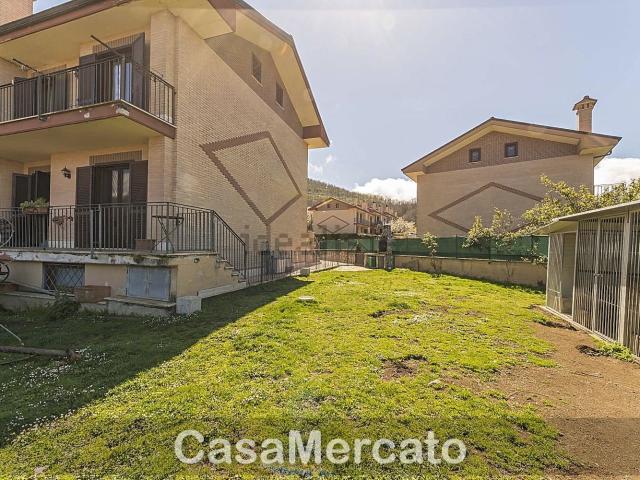 Villetta a schiera in vendita di 170 m² in Via Rocca Priora