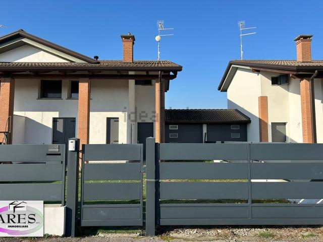 Villetta a schiera in vendita di 170 m² in Via Ugo Foscolo