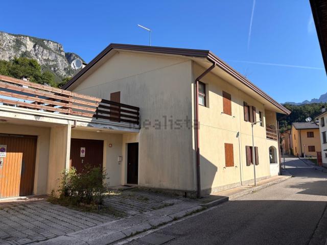 Villetta a schiera in vendita di 170 m² in Borgo Aupa, 18
