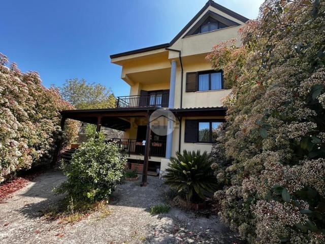 Villetta a schiera in vendita di 171 m² in Traversa I&apos  Via Viali, 1