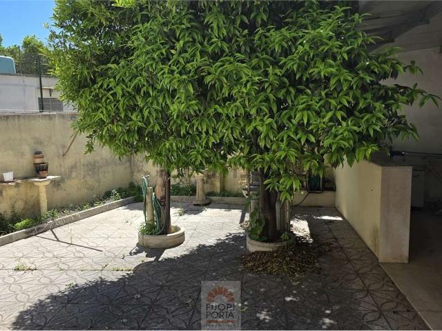 Villetta a schiera in vendita di 171 m² in Via Lequile, 63