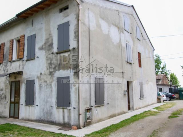 Villetta a schiera in vendita di 171 m² in Via Martiri della Libertà, 104