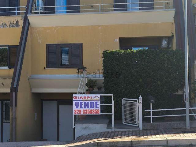 Villetta a schiera in vendita di 172 m² in Via Giacomo Puccini