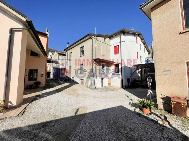 Villetta a schiera in vendita di 172 m² in Via Libertà, 197