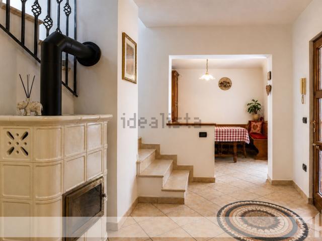 Villetta a schiera in vendita di 172 m² in Via Tiol