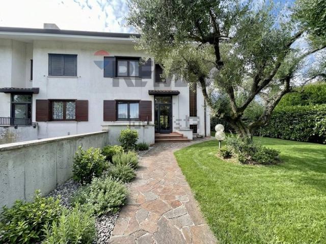 Villetta a schiera in vendita di 172 m² in Strada dei Tigli, 78