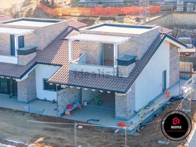 Villetta a schiera in vendita di 173 m² in Via Frascati Colonna