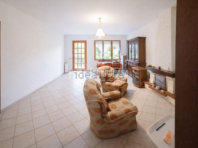 Villetta a schiera in vendita di 173 m² in Via Umberto Tonini
