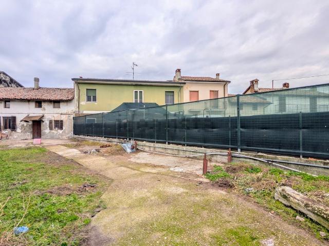 Villetta a schiera in vendita di 174 m² in Via Case Nuove, 25