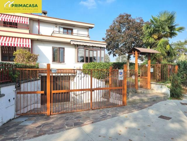 Villetta a schiera in vendita di 174 m² in Via Guglielmo Marconi
