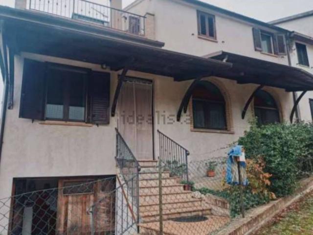 Villetta a schiera in vendita di 174 m² in Via Fratte