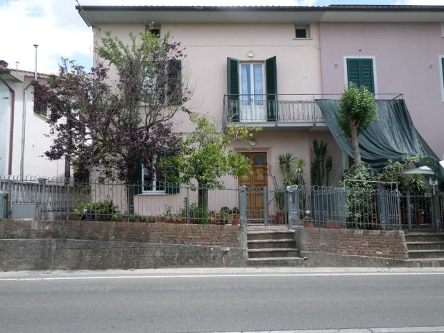 Villetta a schiera in vendita di 174 m² in Via Tosco Romagnola Ovest, 220